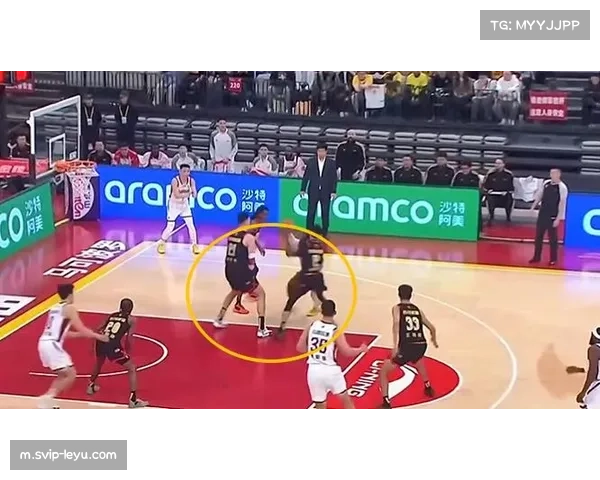 艾顿防守锡安被吹技犯裁判对中锋防守动作规范要求解读